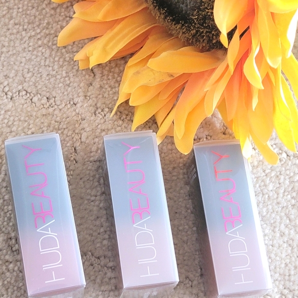 HudaBeauty power bullet matte lipstick - Picture 1 of 11